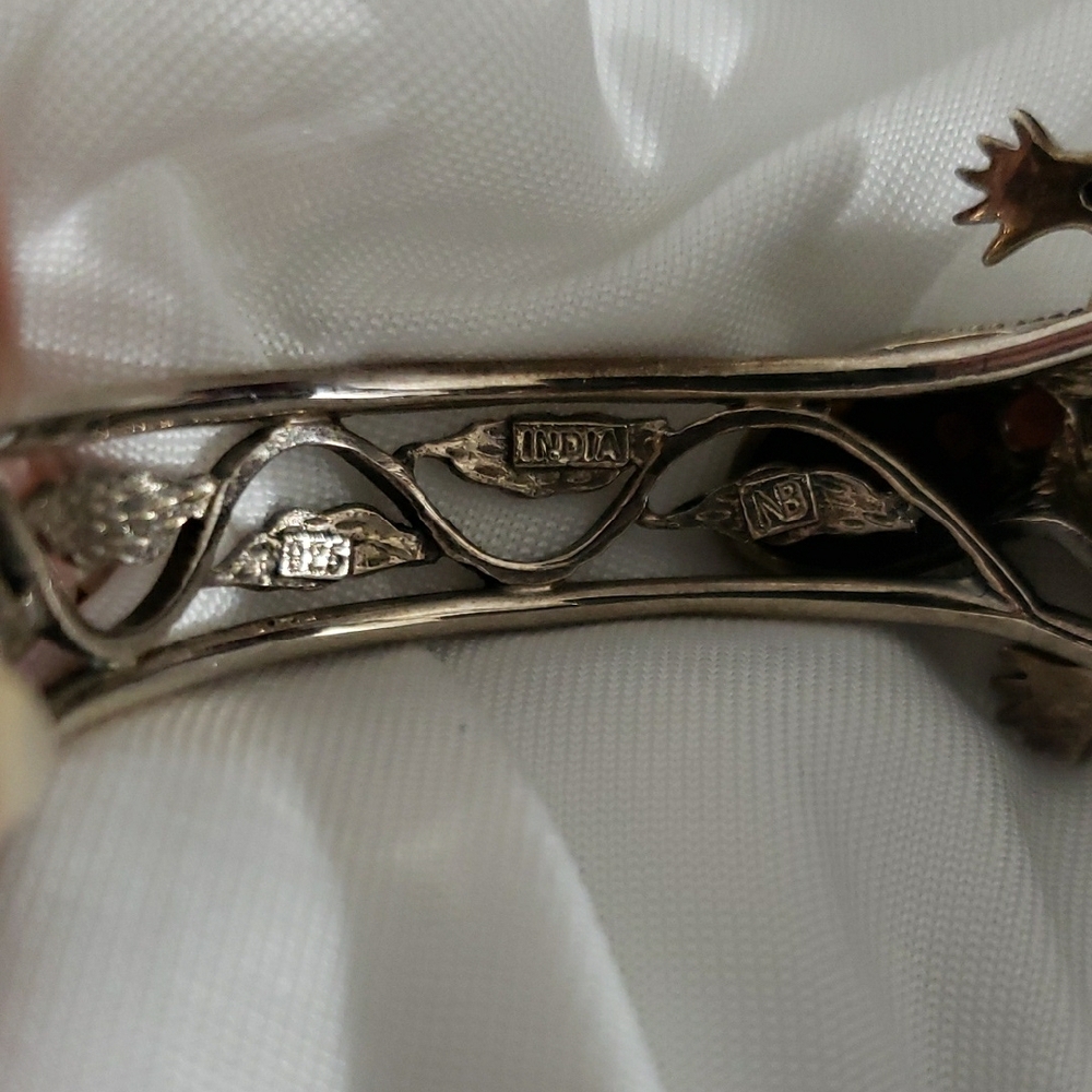 Elegant Silver and Red Lizard Bracelet - Picture 2 of 6